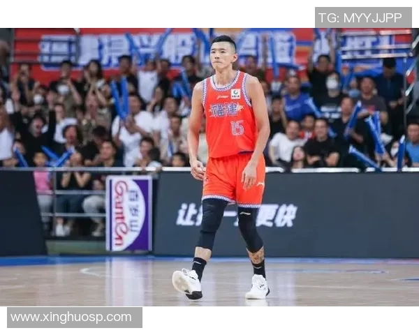 陈林坚的篮球之路:从青涩少年到职业巨星的成长历程与奋斗故事 陈林坚的篮球之路:从青涩少年到职业巨星的成长历程与奋斗故事